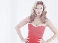 Kelly Brook